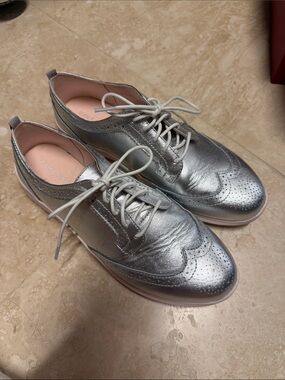 Cole Haan Silver Metallic Wingtip Oxfords with Pink Insole size 10C